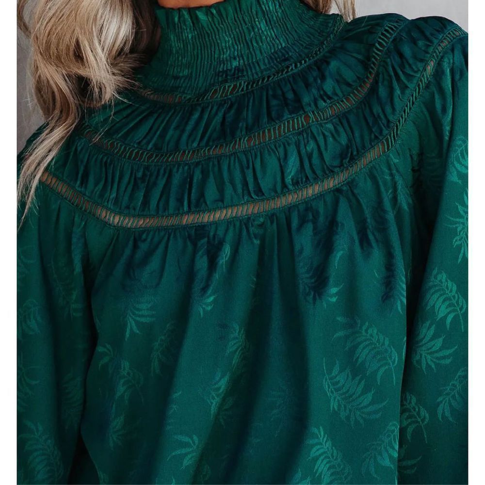 Vici smocked mock neck blouse size small NWT - Picture 2 of 3